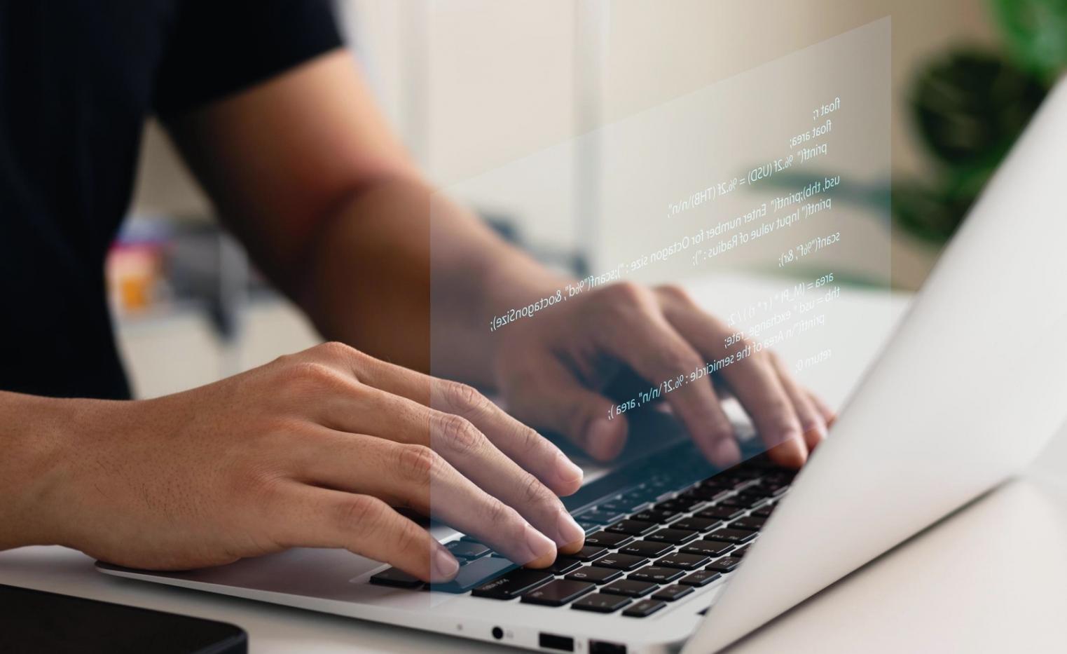 Participantes colaborando en sesión grupal