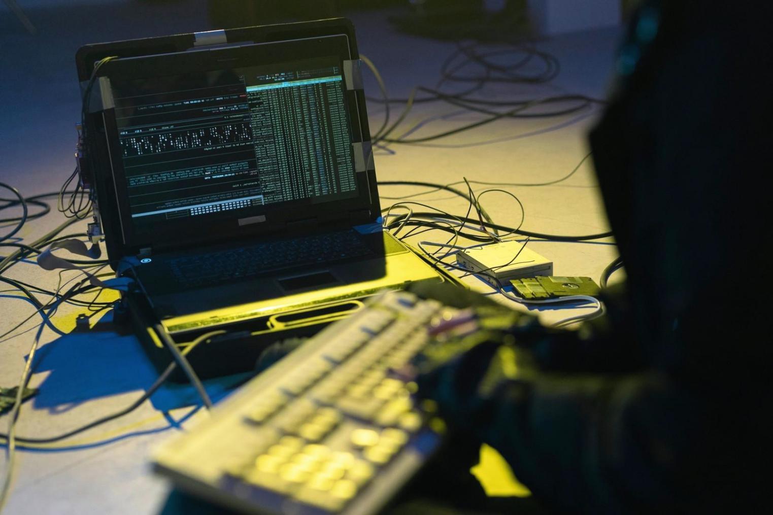 Grupo de trabajo colaborando en selección de palabras clave